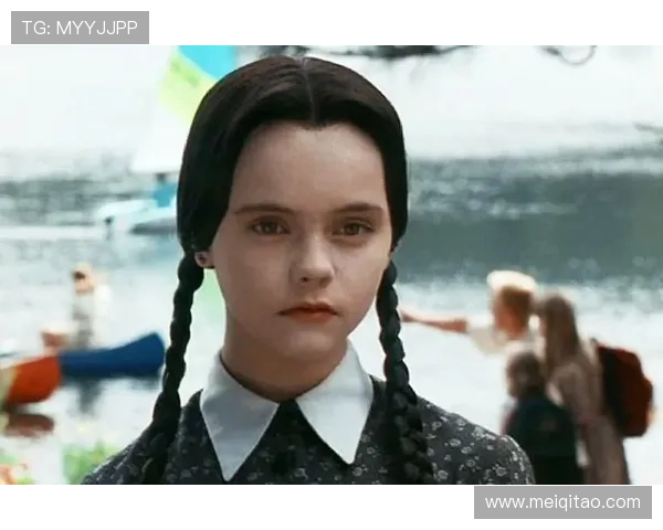 《亚当斯一家2》：当哥特暗黑风遇上家庭温情，一场颠覆传统的奇趣冒险！